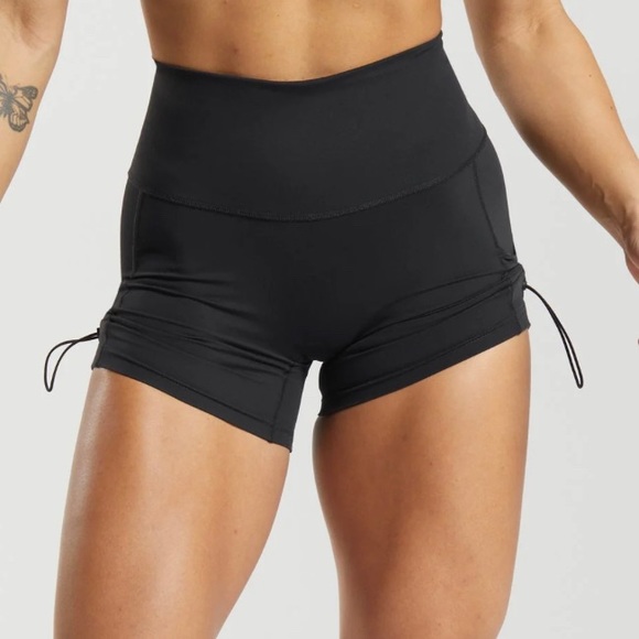 Gymshark Legacy Shorts - Picture 2 of 7